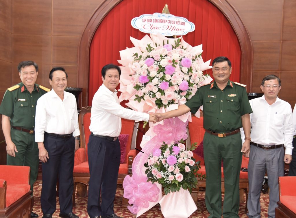VRG chúc mừng Quân khu 7 nhân kỷ niệm Ngày thành lập Quân đội Nhân dân Việt Nam